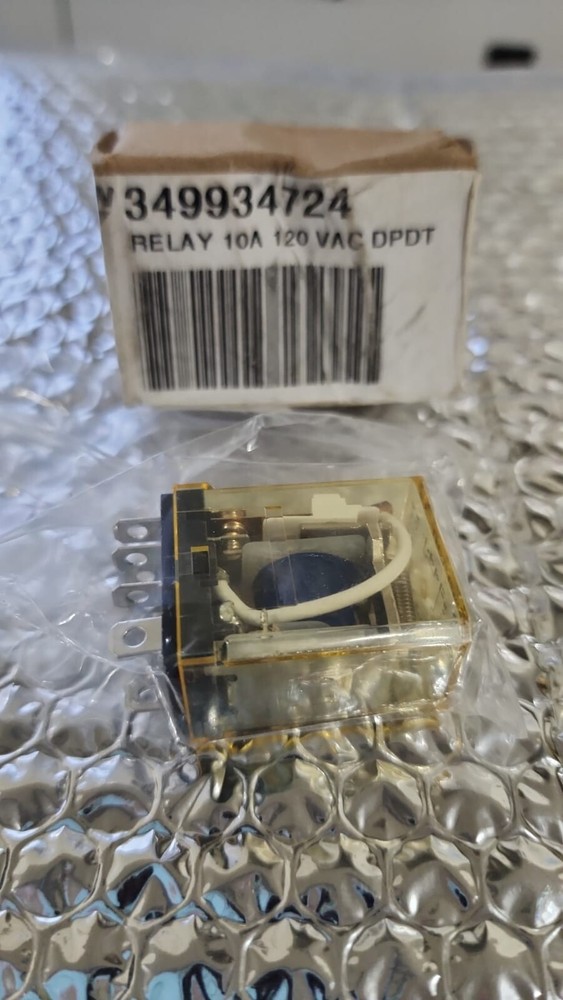 DAIKIN McQuay 349934724 RELAY