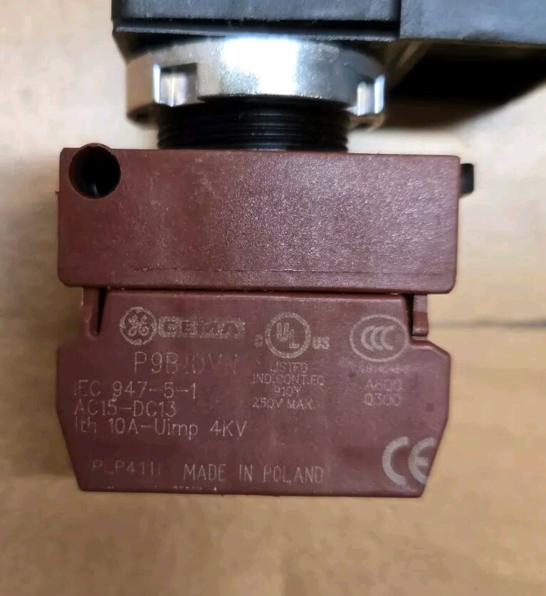 General Electric 2-Position Key Maintained Selector Switch, P9B10VN bmc BIN20
