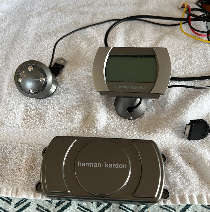 Refurbished Harmon-Kardon Drive Apple iPod CAR Dock