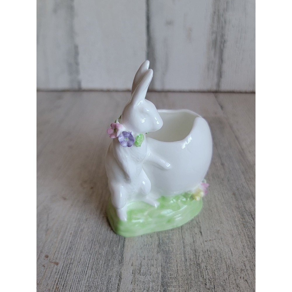 Ceramic white bunny Easter egg holder figure home decor