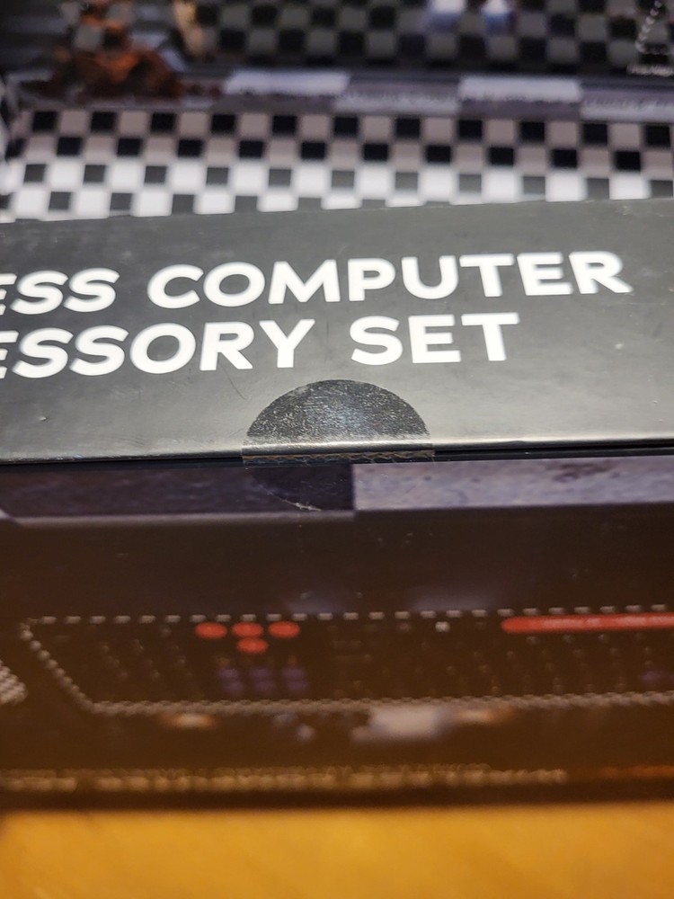 Five Nights at Freddy's Wireless Computer Accessory Set Keyboard Mouse Desk Mat