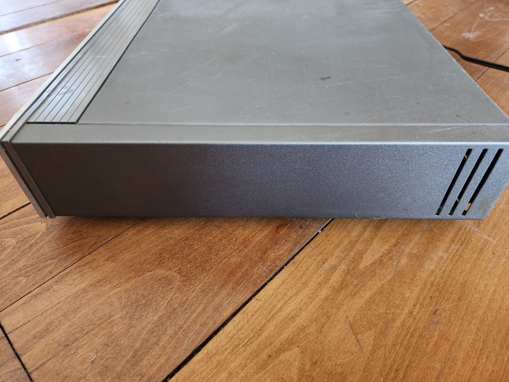 KENWOOD KT-80 FM STEREO TUNER Powers On Untested