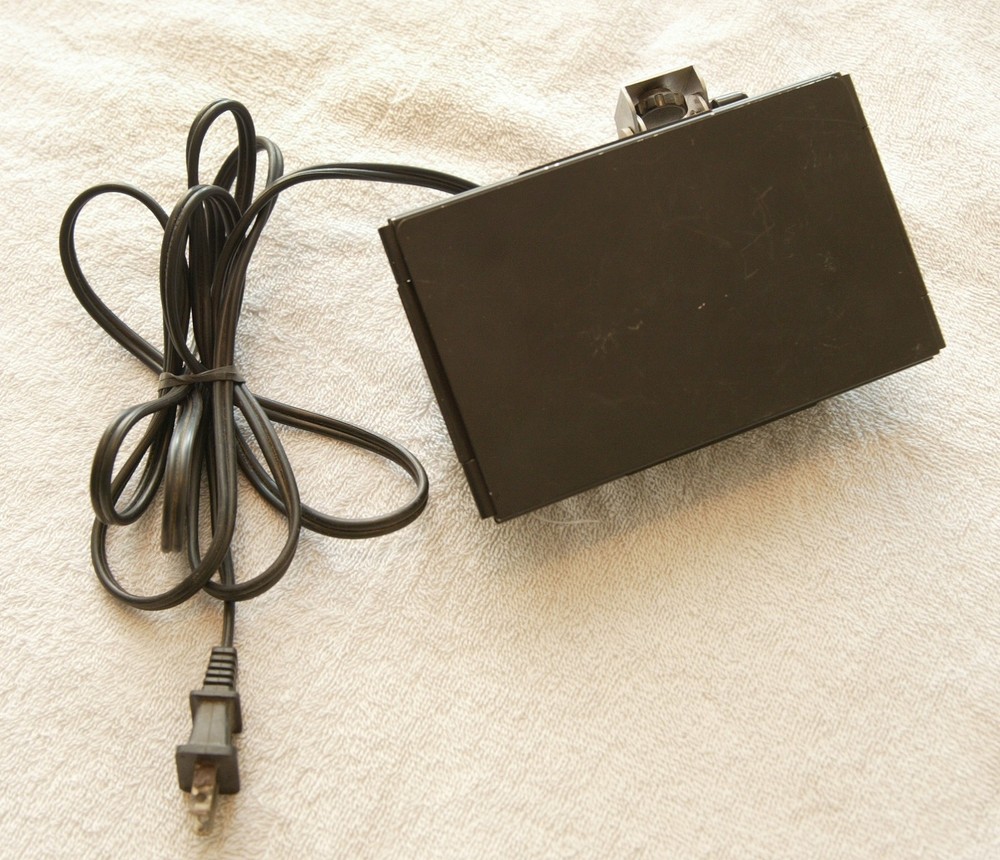 ACME Quartz Studio Lite Light - Model 710SL - tested with barn doors 110 powered