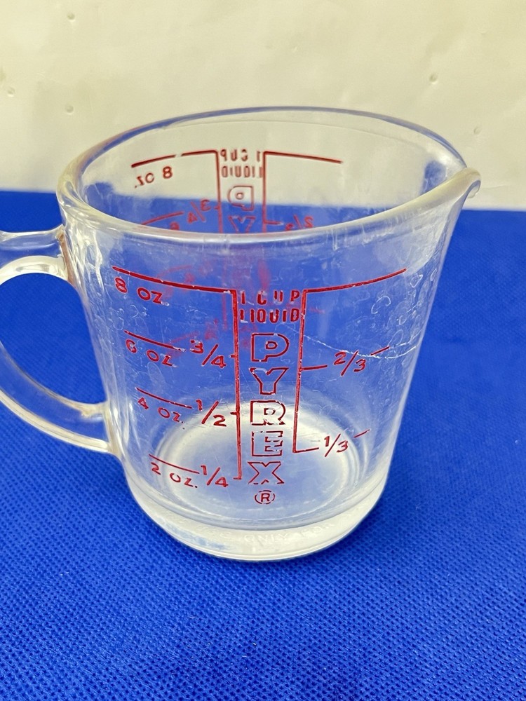 vintage Pyrex glass measuring cup