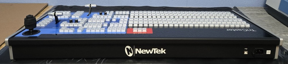 NewTek TriCaster TCXD 8000 W/ Control Surface Unit (BINZ001B)