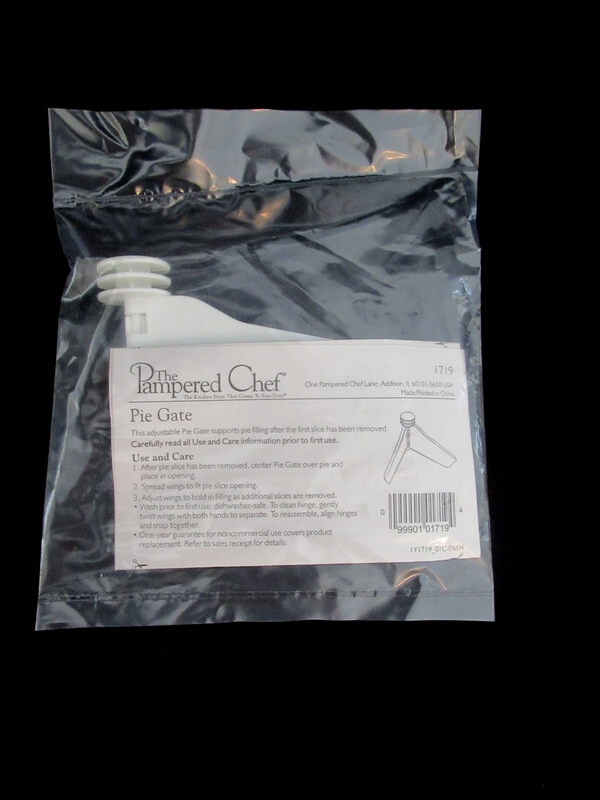 Brand New NIP White Pie ~Quiche Stand Gate Keeper Adjustable Holder Keeper Saver