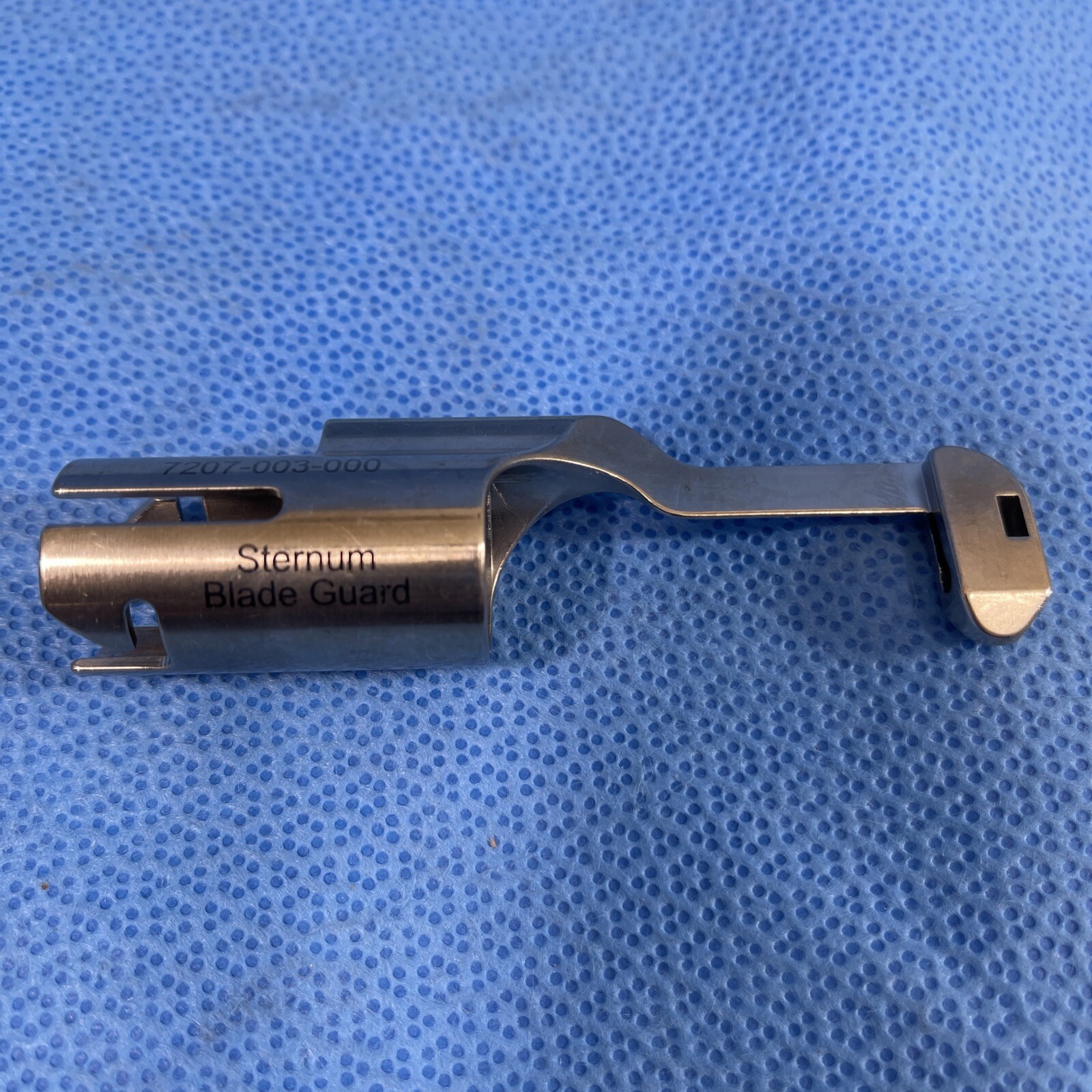 Stryker 7207-003 Sternum blade guard