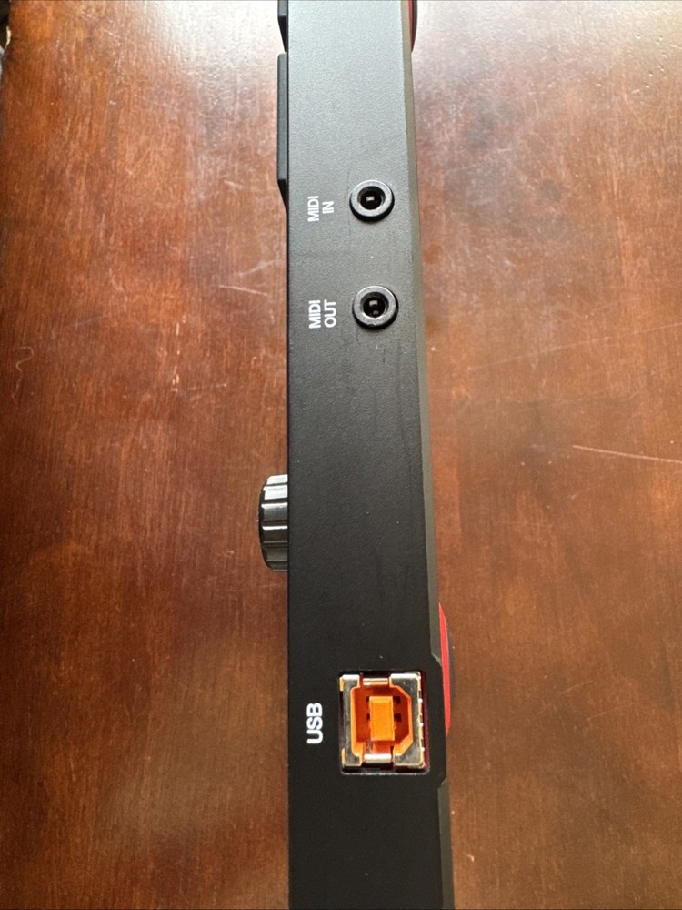 Akai Professional MPC Studio Black Midi Controller Drum Pad with USB Cable