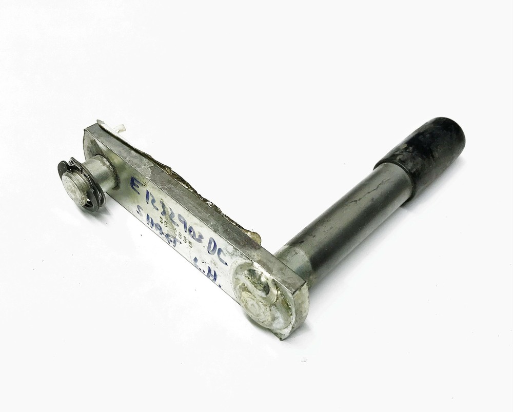 Orion Left Side Door Shaft E1232903DC NOS