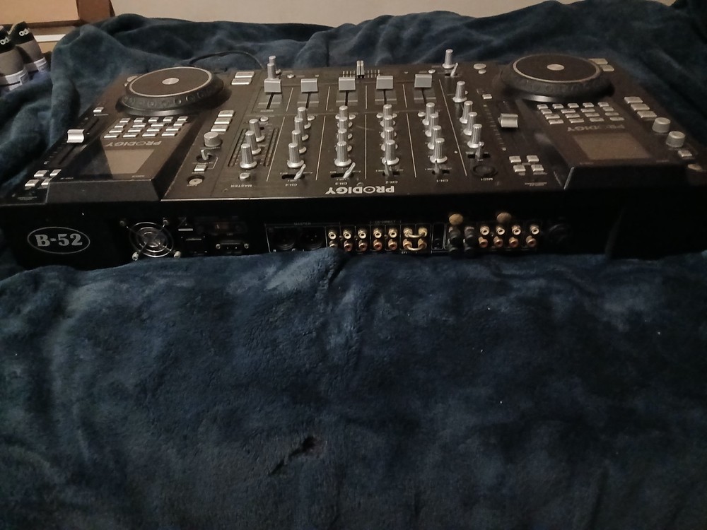 Prodigy FX B-52 4-channel DJ mixer / CD player CD 2 not working !!