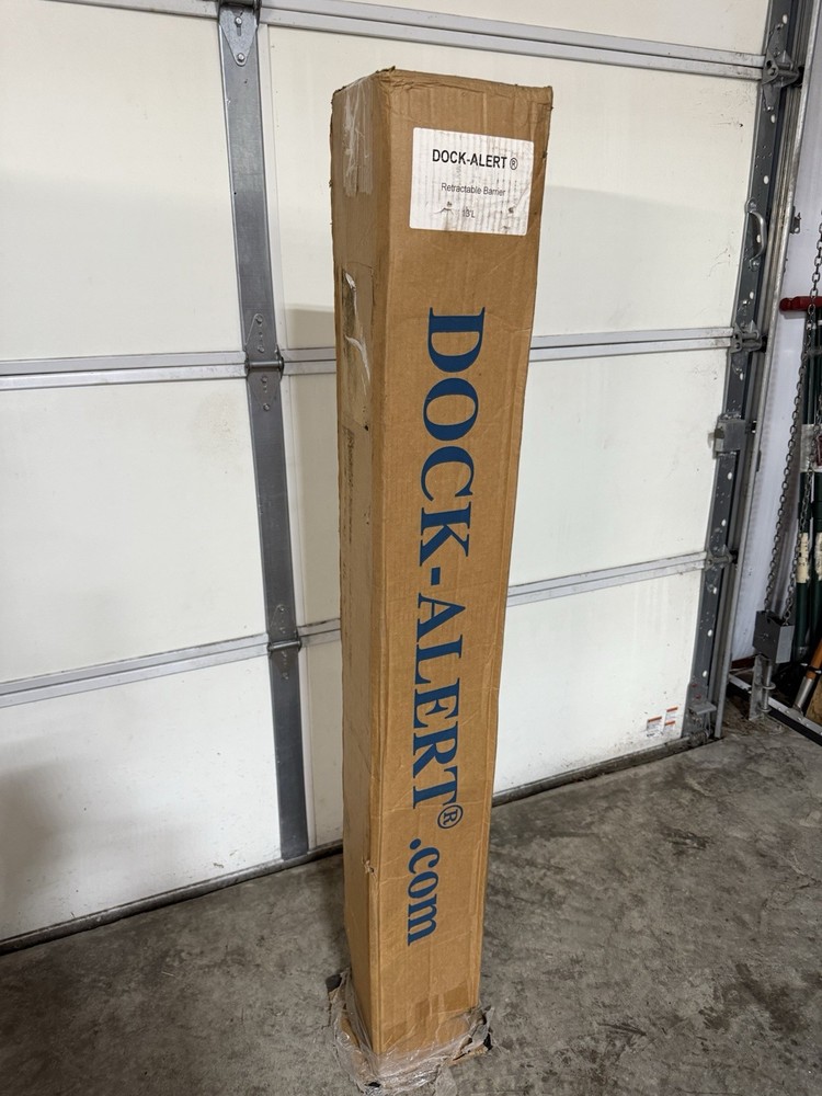 SB-3000 Retractable Barrier (11'x4', Single Post, Hook Connector)