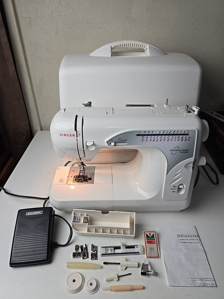 Singer 2662 Home Sewing Machine Lightly Used Works