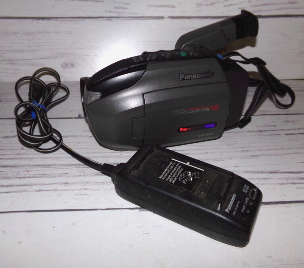 Panasonic PV-L650D Palmsight VHS-C Analog Camera Camcorder Palmcorder