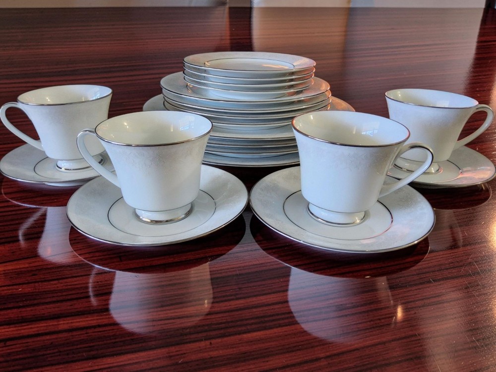 Vintage 1970s Noritake Misty Porcelain 20pc. Dinnerware Set