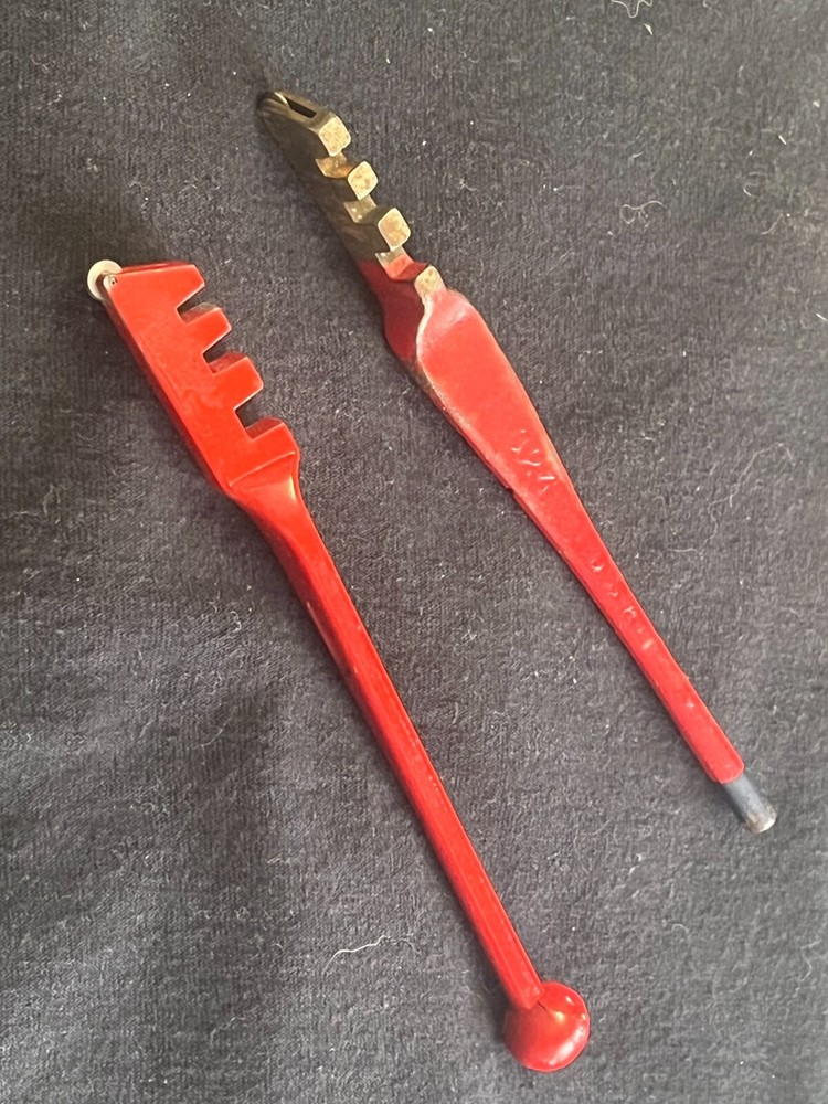 2 Vintage Glass Cutter Cutting Tools -One Red Devil 024