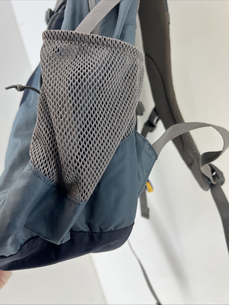 Camelbak Cloud Walker hydration Pack with Bladder. Blue