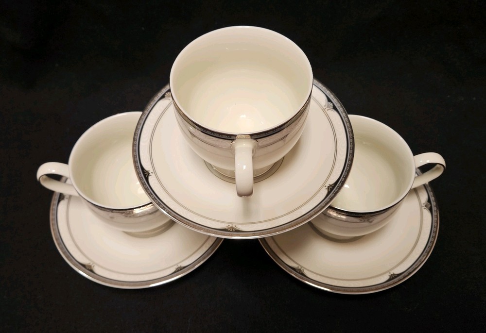 3 EUC Mikasa SILVER SHELLS TEA CUPS & SAUCERS Bone China LAP44 Teacups