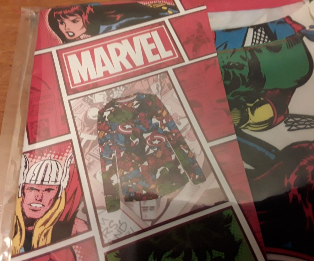 Marvel Warm Underwear Top Red Collar Medium