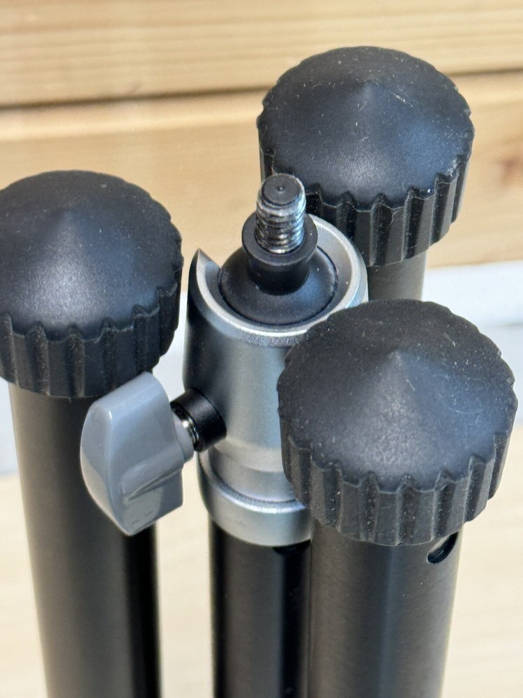 Coman MT55- Professional Mini Aluminum Tripod.