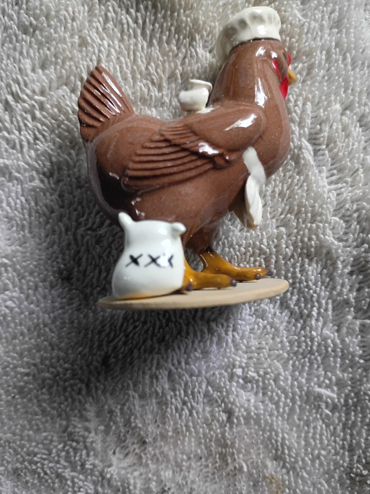 Hagen Renaker Vintage 1993 Henny Penny Chicken 2" X 2" Very Beautiful Condition