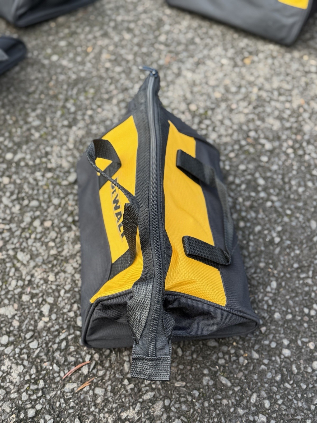 New Dewalt Heavy Duty Ballistic Nylon 11" Tool Bag ( 1 ). (11” x 8” x 7”)