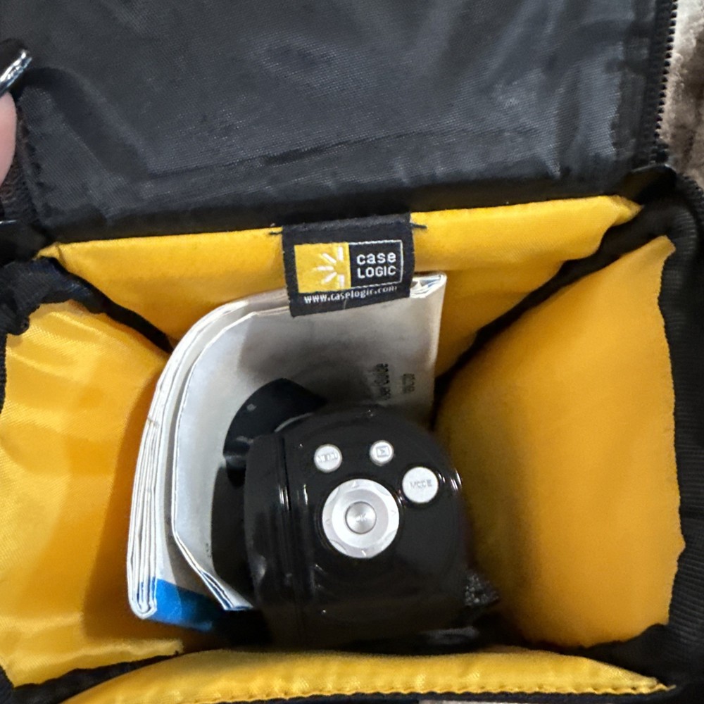 Emerson Evc 720 Digital Video Camera-UNTESTED comes with case