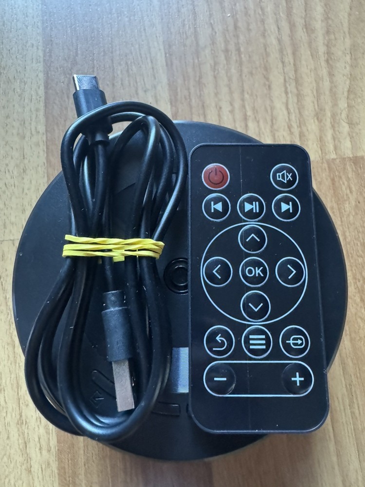 VFORMA Smart Portable Projector (VF-53222-BK)