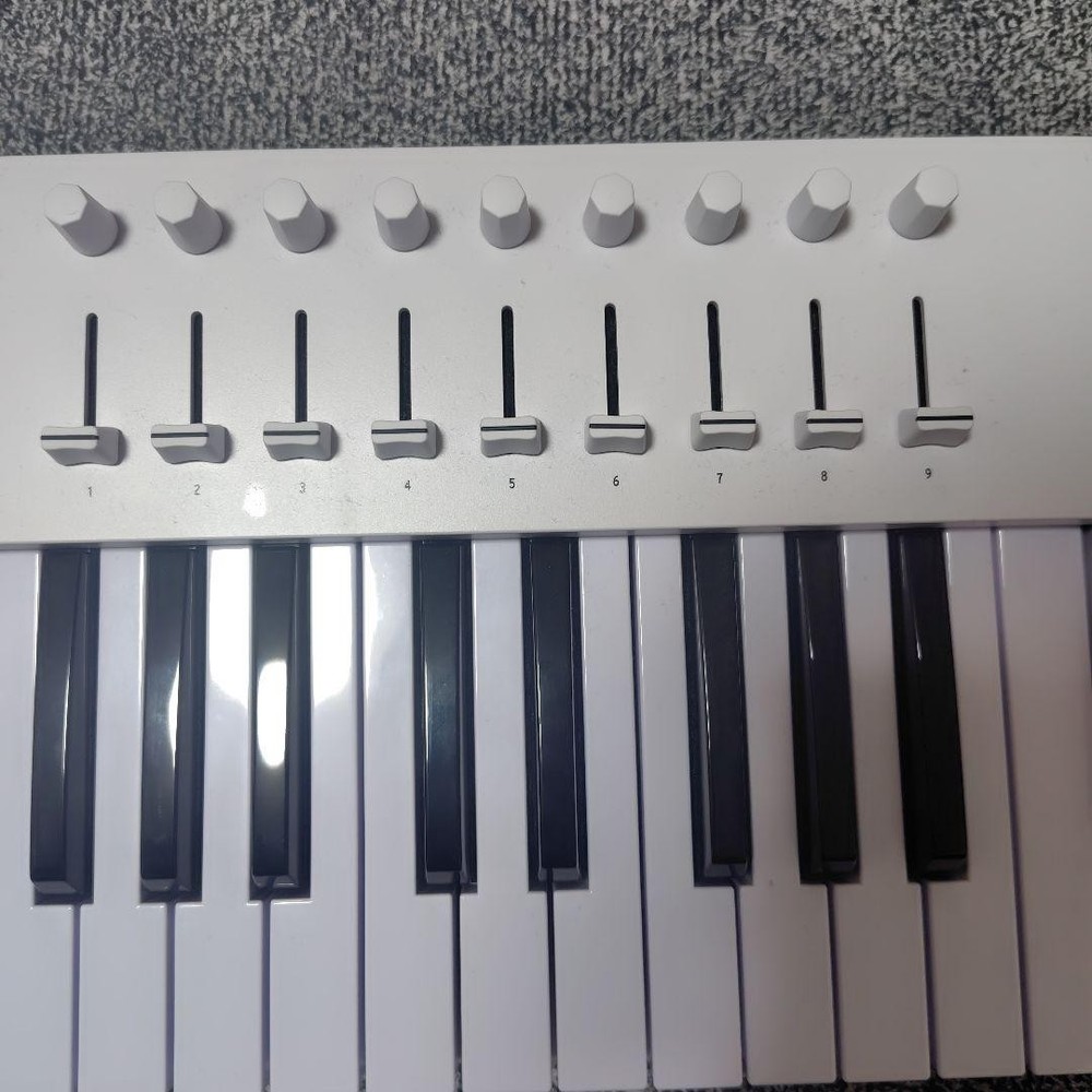 Arturia KeyLab Essential 61 MK3 MIDI Keyboard Controller USB Tested Working JP