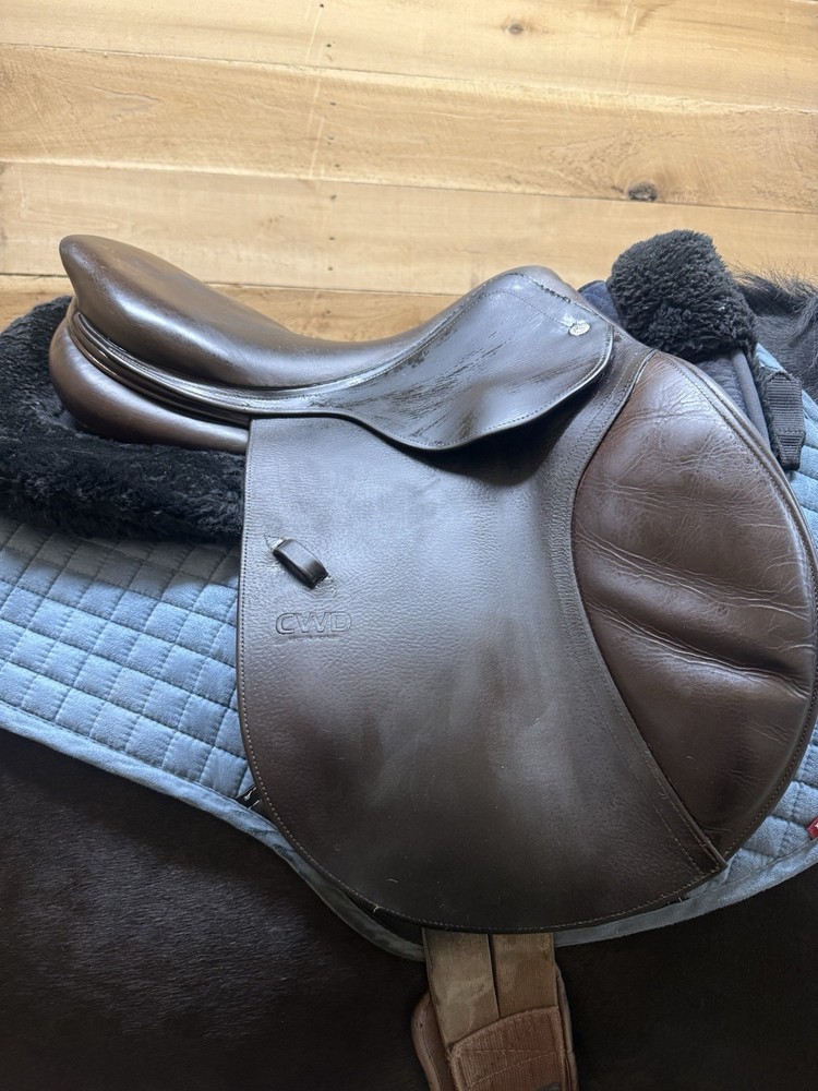CWD Close Contact Saddle 17.5"