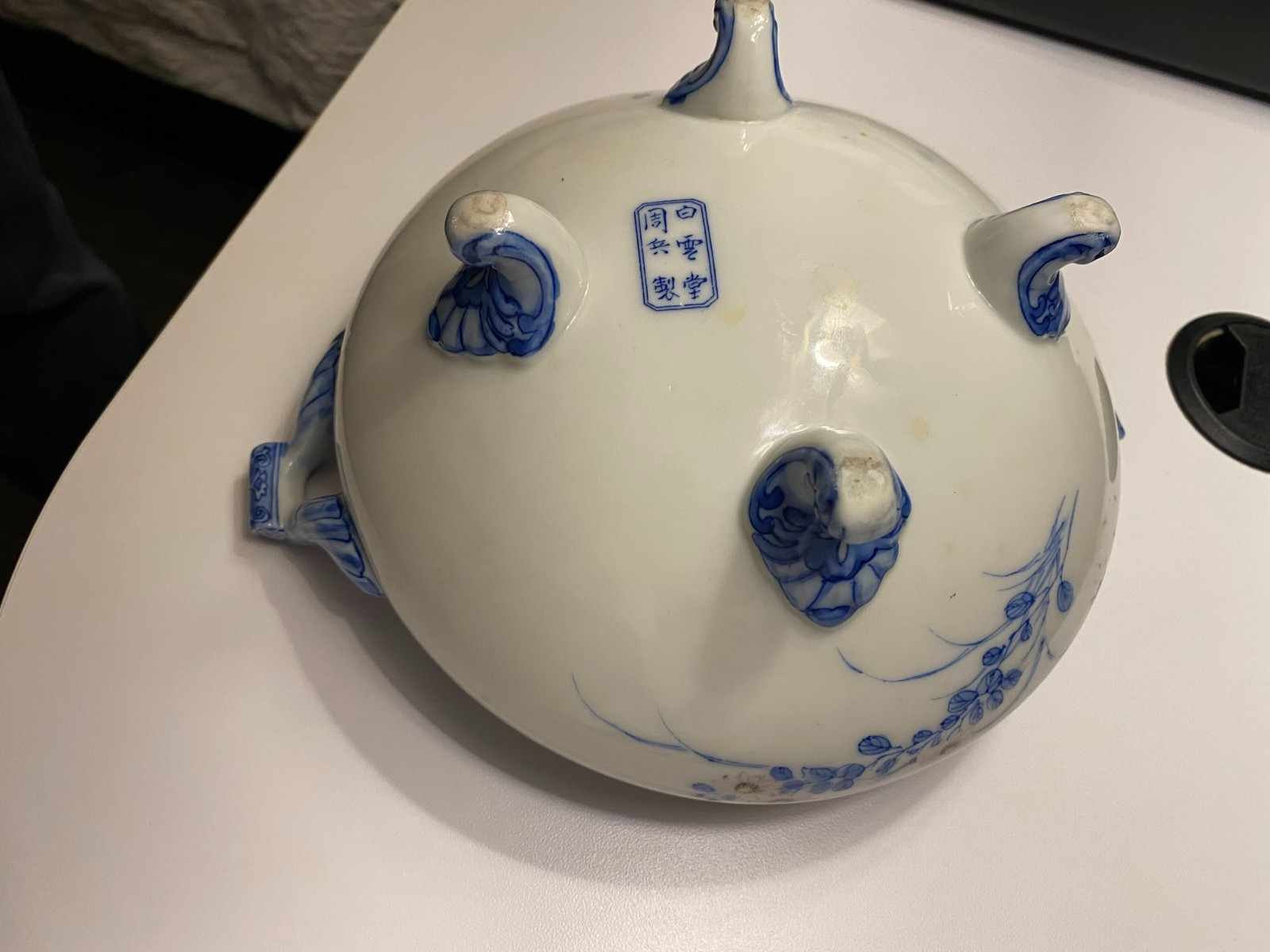 Vintage early 1900s blue white 2-handled 4-footed soup tureen w/ lid