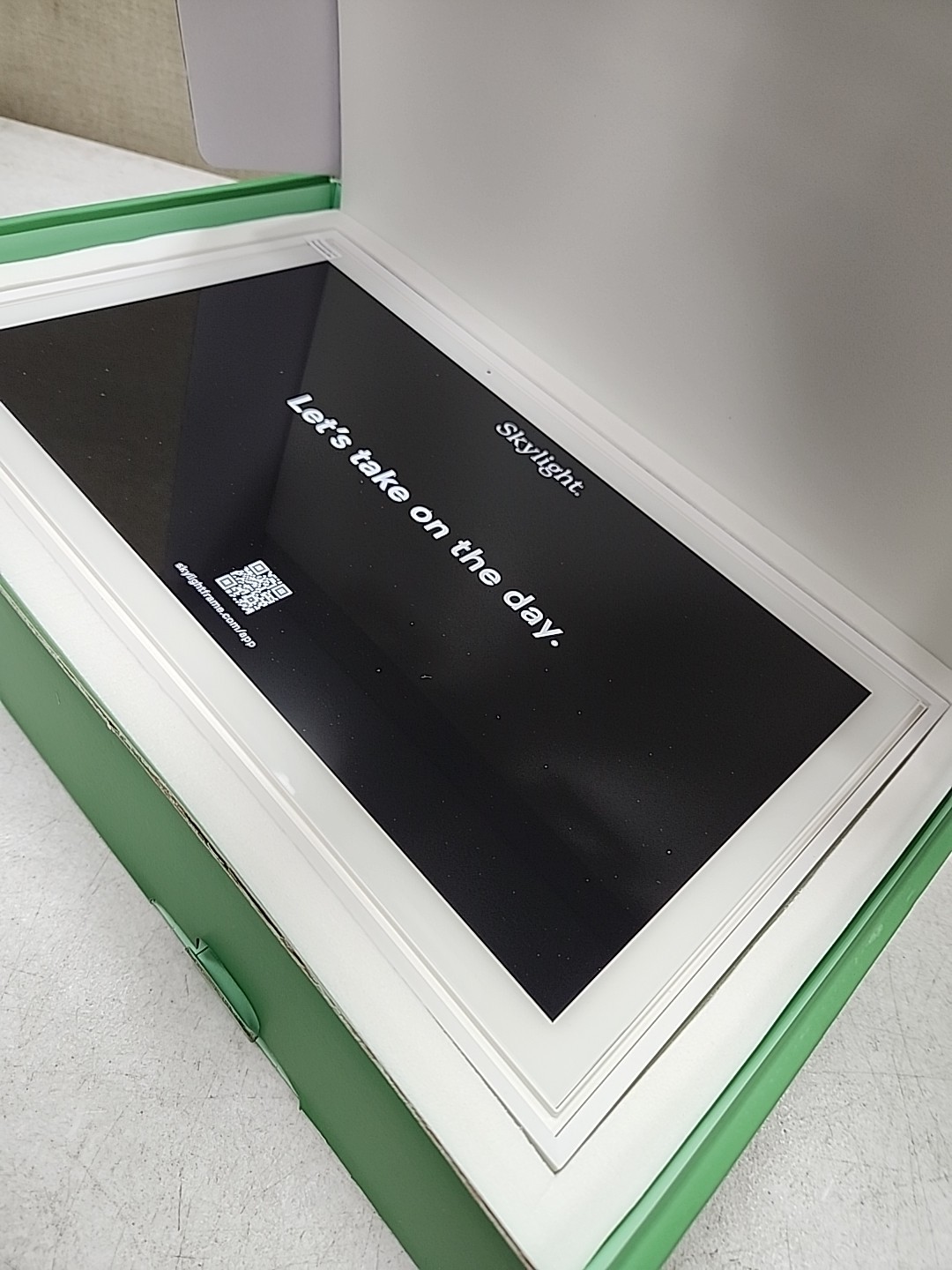 NEW Skylight Calender 15" Touchscreen Smart Calendar and Chore Chart - White