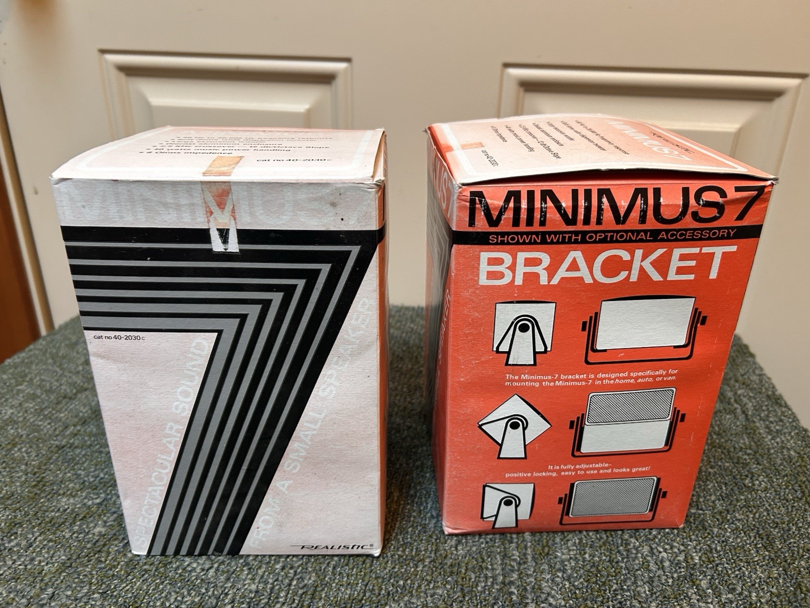 Lot Of 2 Realistic Minimus-7 Black 40W Bookshelf Speakers