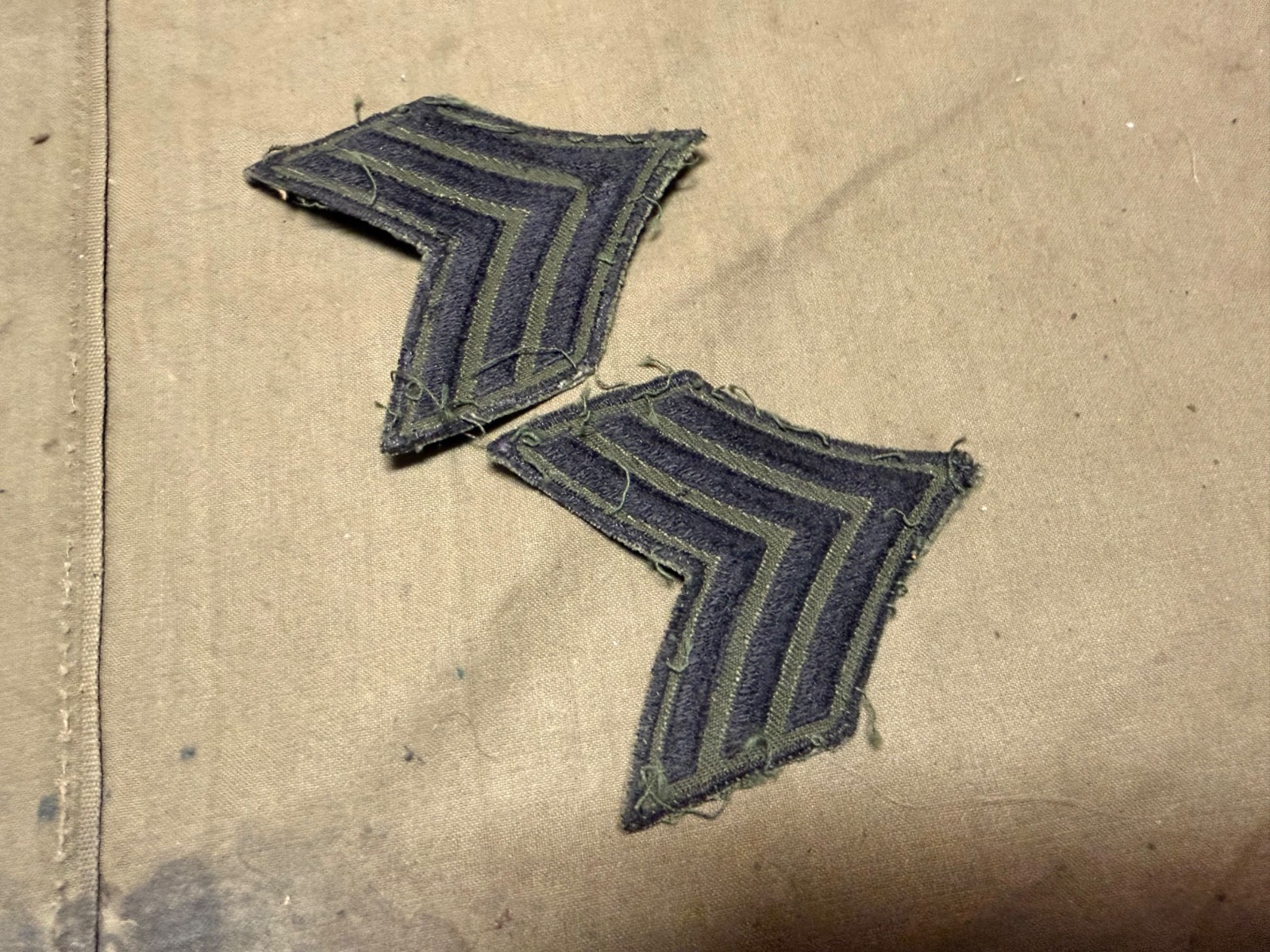 ORIGINAL VIETNAM WAR US ARMY SARGENT NCO RANK CHEVRONS INSIGNIA