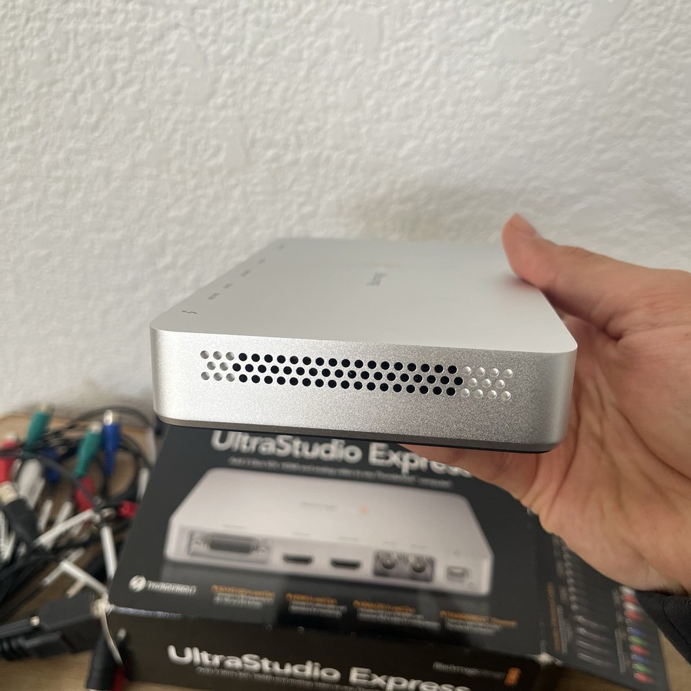 Blackmagic Design UltraStudio Express Thunderbolt Cables