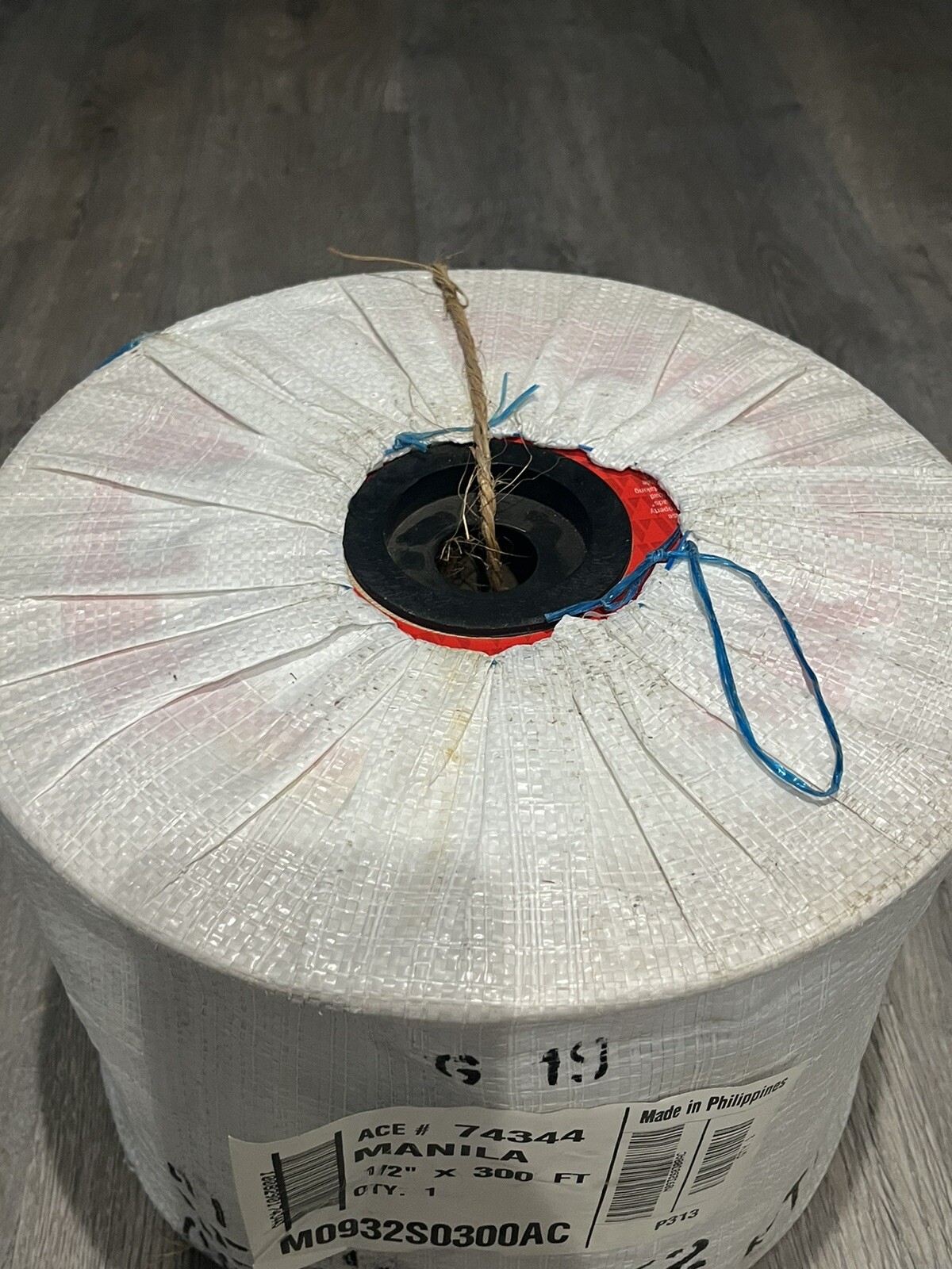 Twisted Natural Manila Hemp Rope (1/2 Inch x 300 Feet Spool)