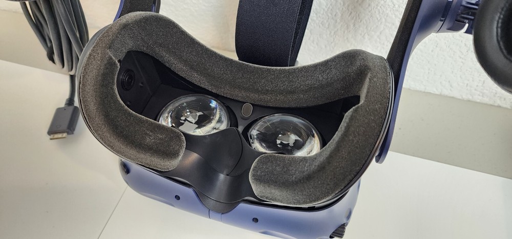 HTC VIVE Pro Headset VR Full Set Complete System Virtual Reality Kit A+ Clean