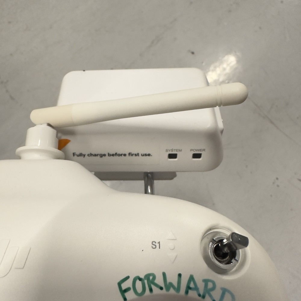 DJI PHANTOM 2 VISION + with case, 2 Used Batteries & Range Extender