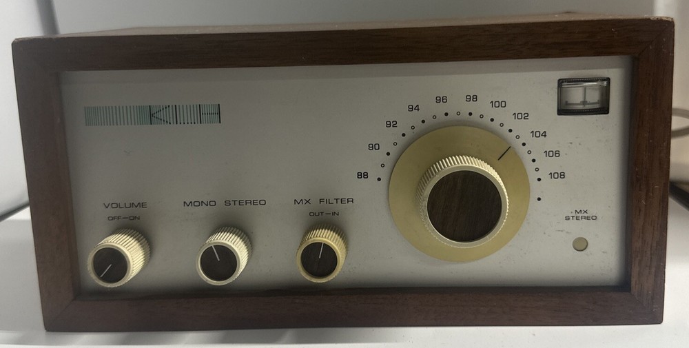 KLH FM Tuner Model 18 Eighteen, Powers Up.       2-G