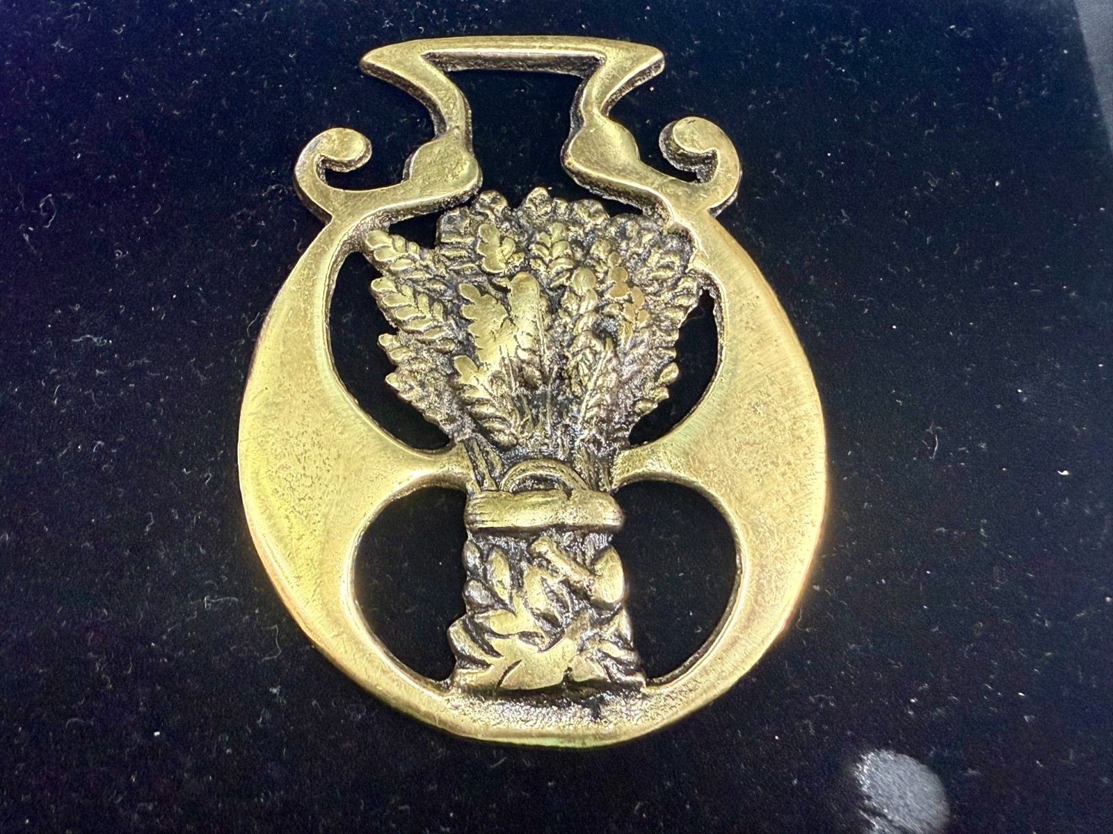 Tied Wheatsheaf Openwork Frame Bridle Harness Horse Saddle Medallion