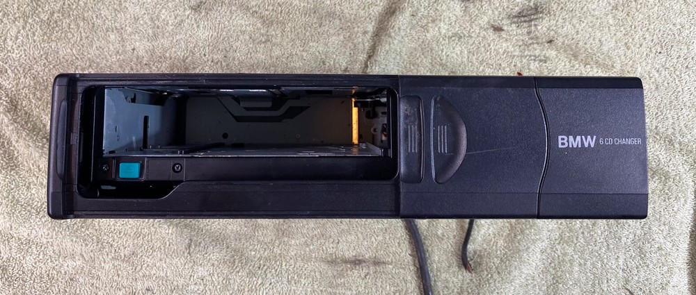 00 bmw 528i Trunk  Cd Changer  Unit Assembly