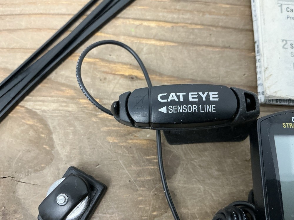 CatEye Strada Cadence CC-RD200 Wired Cycling Computer Cat Eye