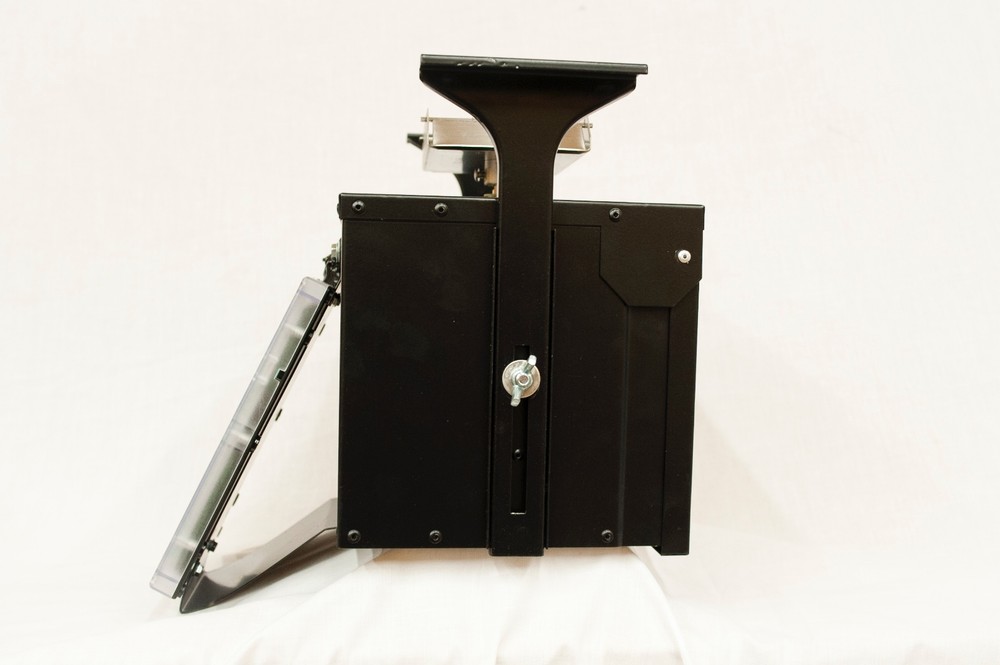 12 Volt Black Box Feeder Control Unit with Attached Solar & THE-TIMER & Battery