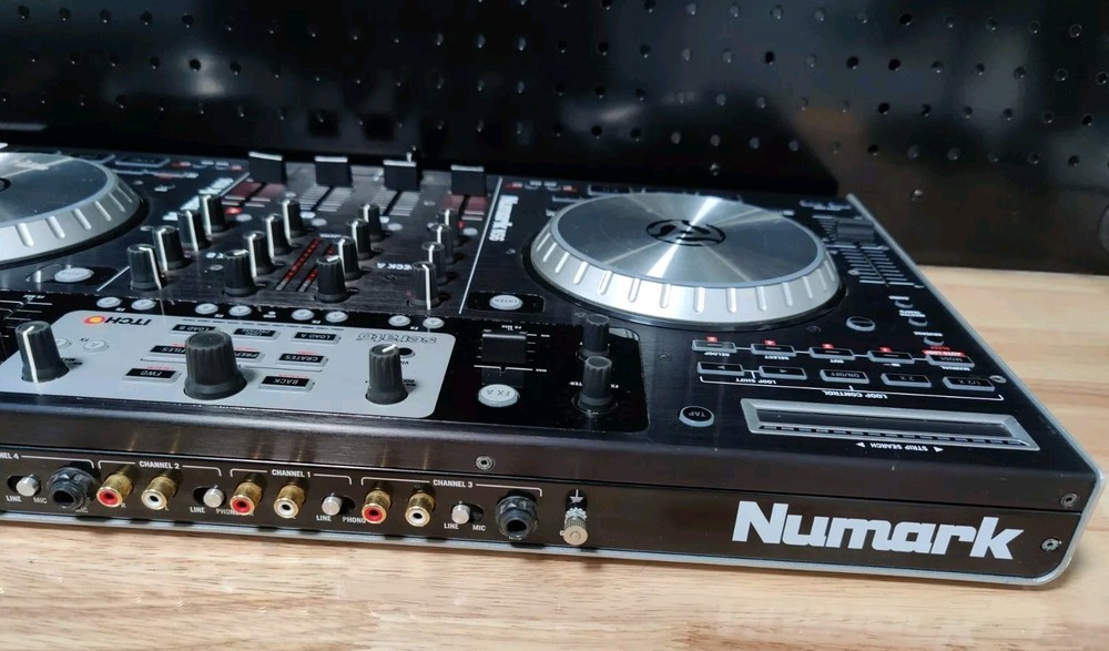 Numark NS6 4 Channel DJ Controller (READ)