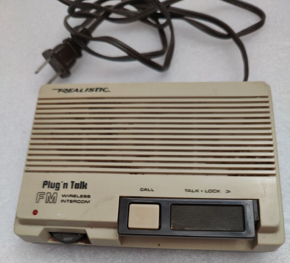 Realistic 43-207C Plug'n Talk FM Wireless Intercom, Powers On
