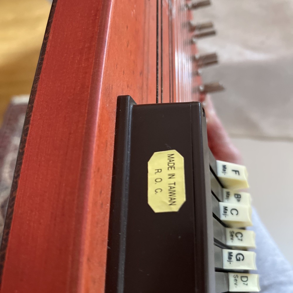 OSCAR SCHMIDT AUTO HARP 6 CHORD 18 STRING