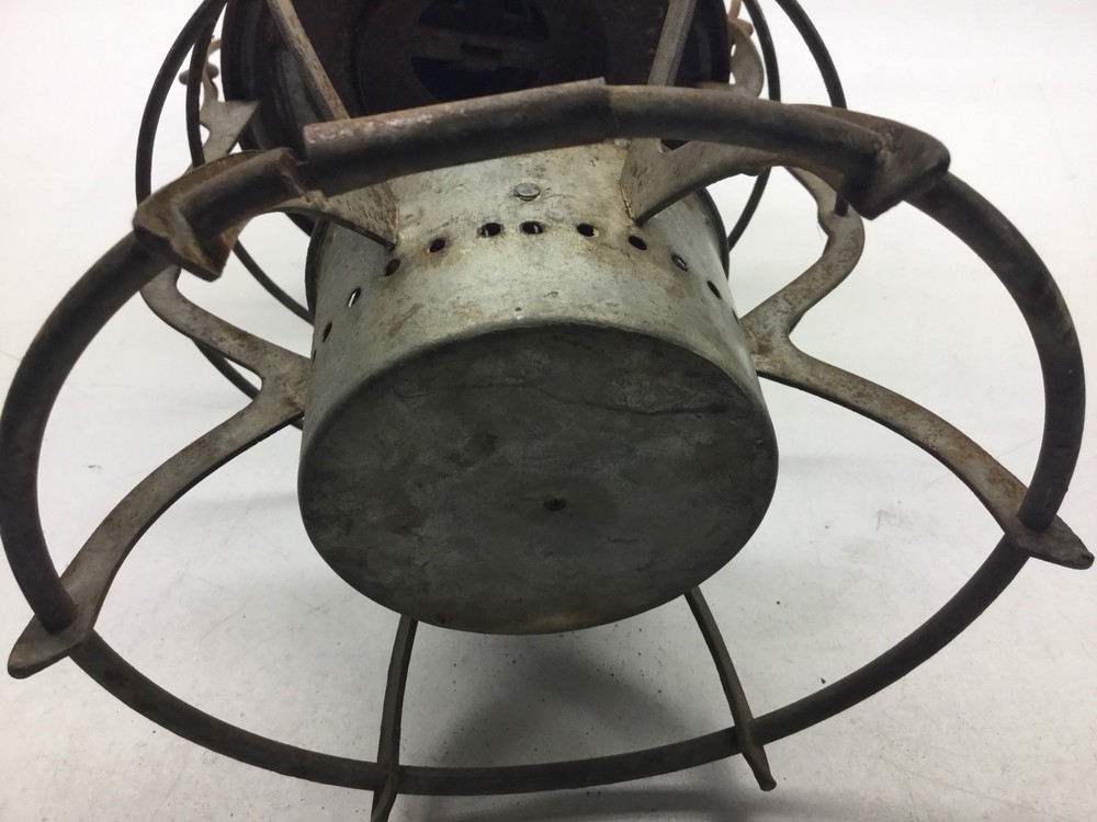 Canadian Pacific Railway Railroad Lantern E.T. Wright Manufacturing