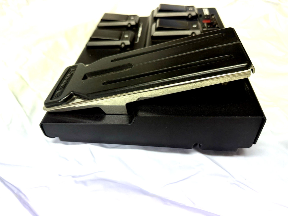 Line 6 POD DXT Multi-Effects Processor & FBV Foot Controller Set Used Tested .