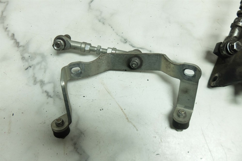01 Harley FLHTCUI Electra Glide Ultra Classic engine motor mount brackets