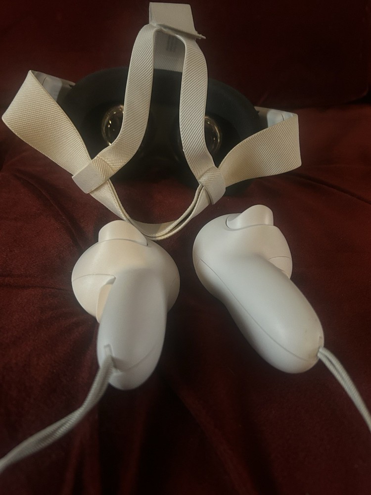 Meta Quest 3S 128GB W/ Controllers No Power Adapter