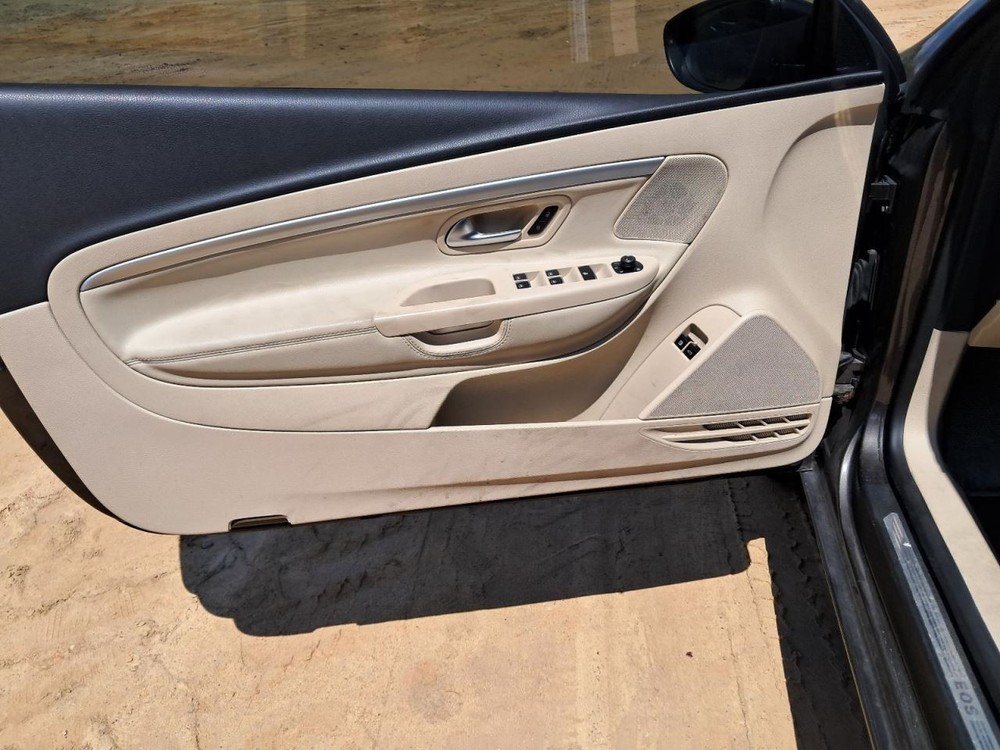 EOS 2016 Glove Box 4766611